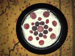 Pavlova with berries