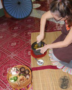 preparazione di pasta al curry verde