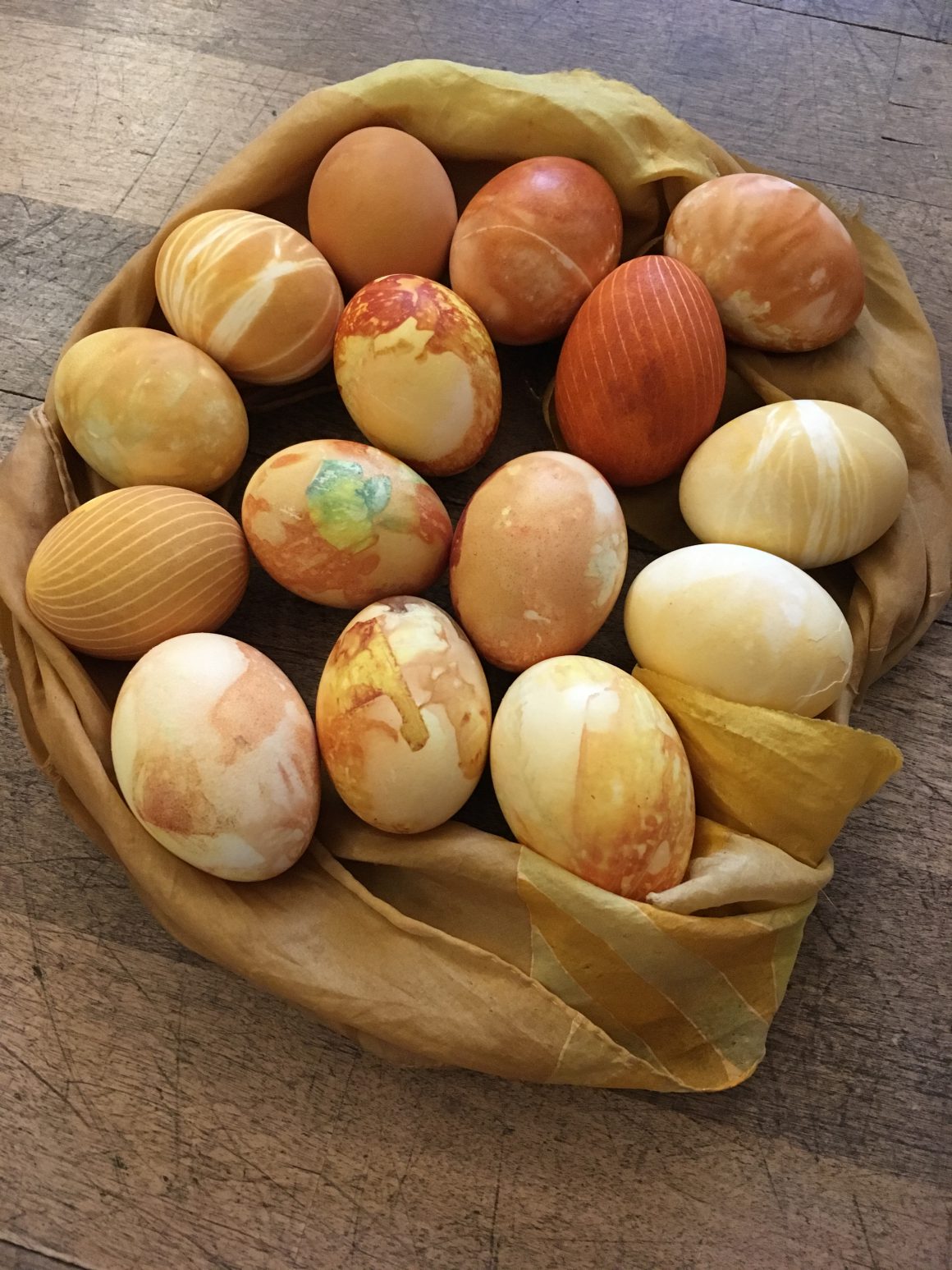 Uova di pasqua colorate